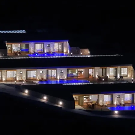 2s - Cave Villa *