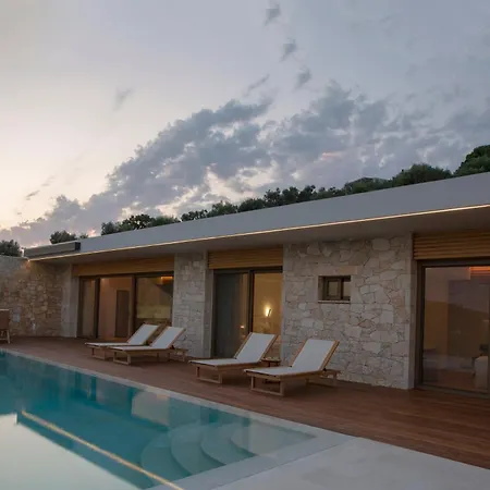 2s - Cave Villa *