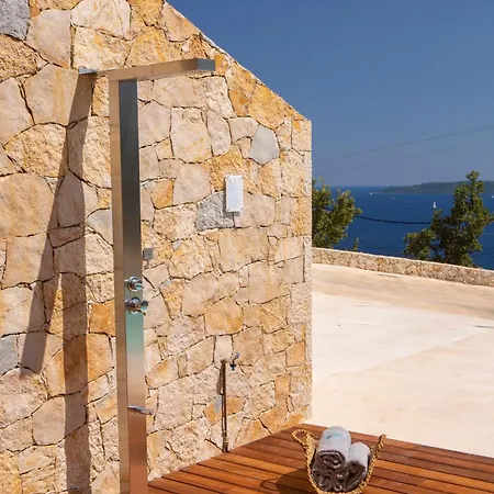 2s - Cave Villa